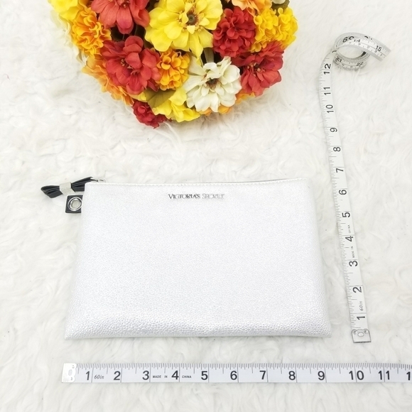 VICTORIA'S SECRET BAG BANDERS - Picture 5 of 6